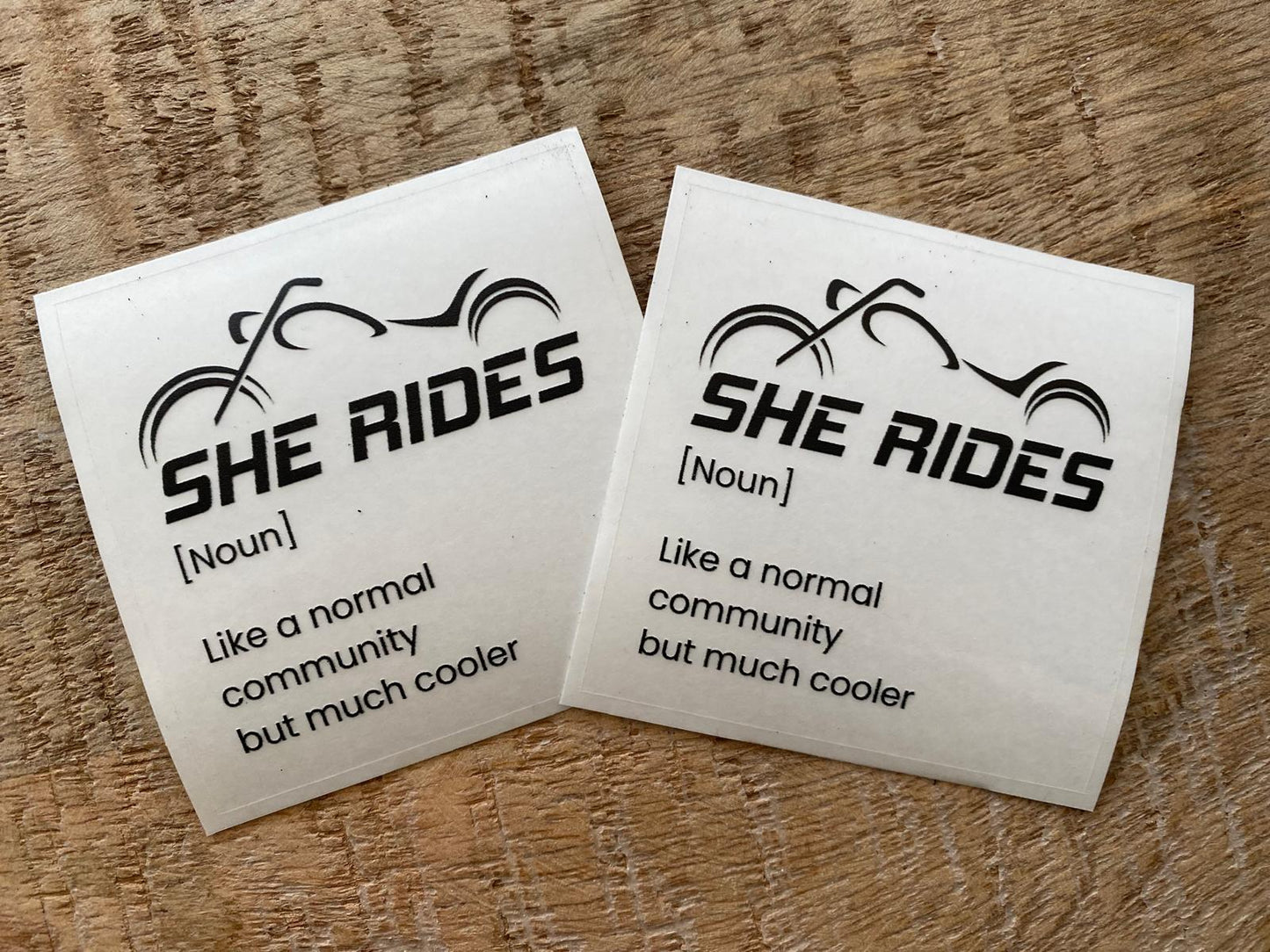 She Rides - "Cool Community"-Aufkleber