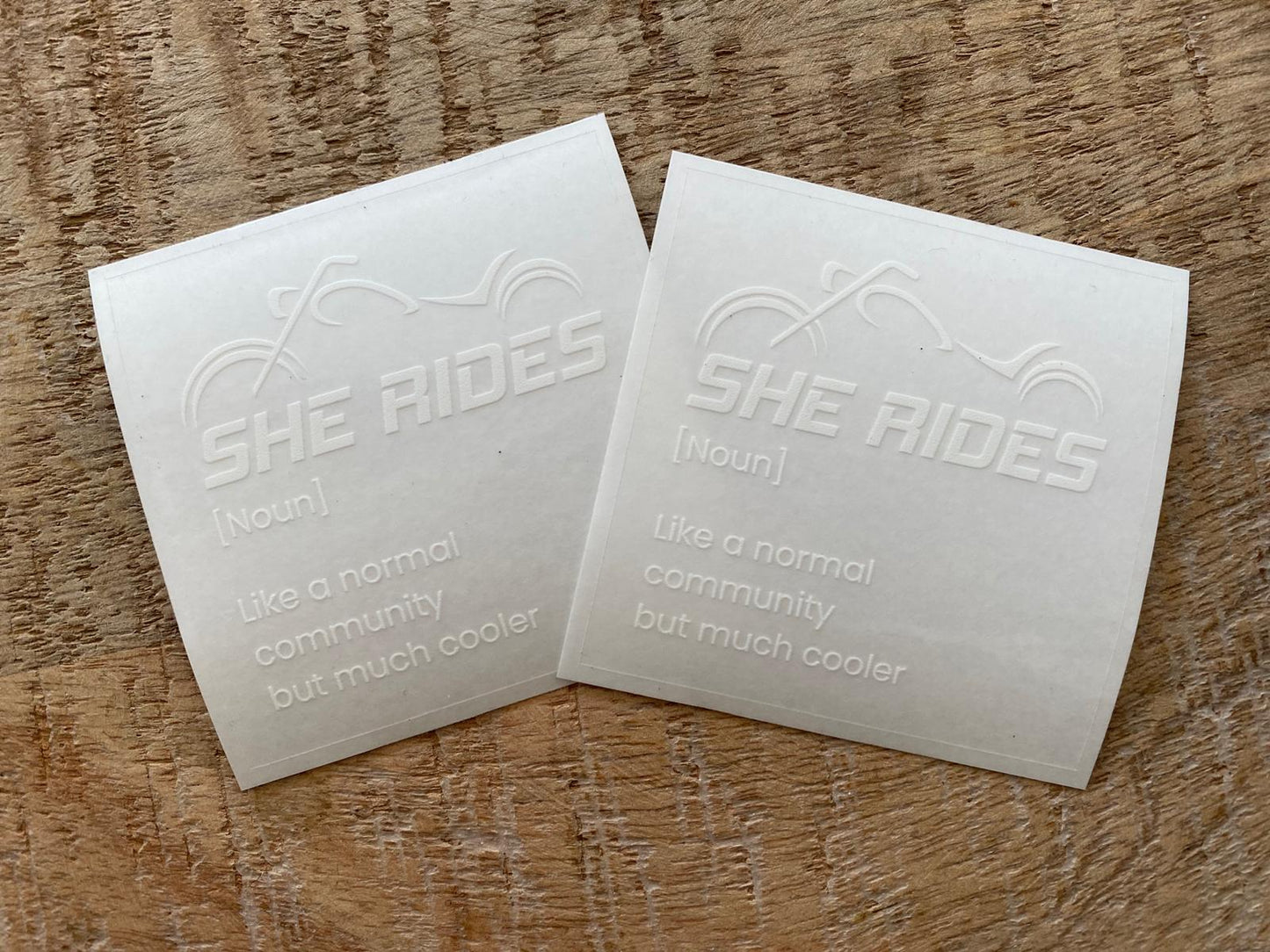 She Rides - "Cool Community"-Aufkleber